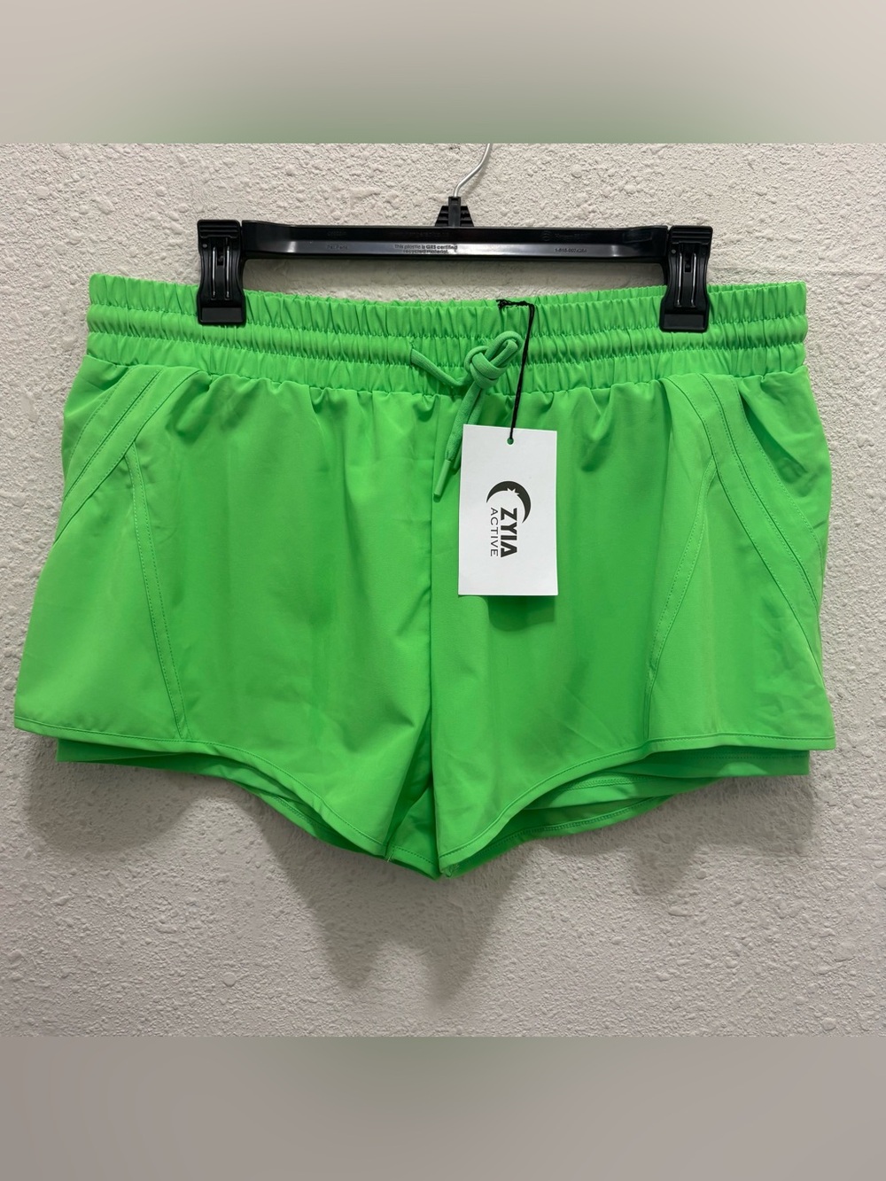 ZYIA Active Green Velocity Shorts NWT Large